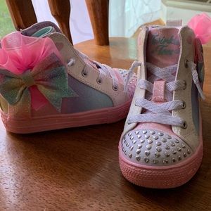 Sketchers light-Up, zippered girls shoes with bows. Size 8 toddler girls